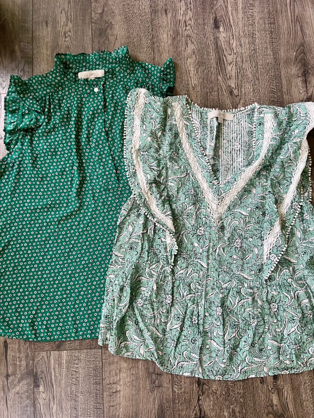 Bundle of 2 Loft floral green short sleeve tops